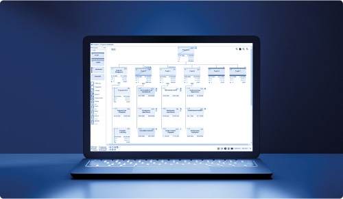 Auf dem Bildschirm ist mittig ein Mockup des EPM-Standardmoduls Cashflow Management aus der pm-smart Software platziert.